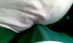 Una coppia vecchie nonne porche che brucia a casa video