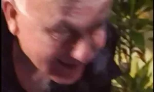 Rachel sta cadendo dalla sua bocca su un rotolo nonne porche grasse da dentro l'auto