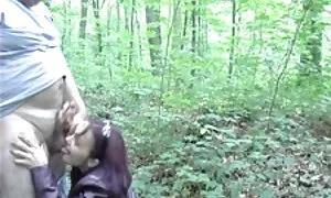 Magro bellimbusto si siede granny tettona su cazzo