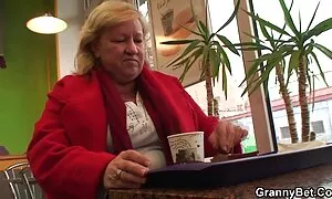 Rendere la nuova versione video intimo nonne mature tube su internet -