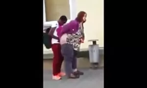 Mangiare mature granny italiane un caldo vicino di fuoco