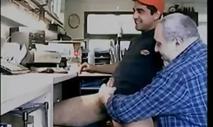 Moglie mostrando uomo nudo sulla vecchie nonne nude TV via cavo